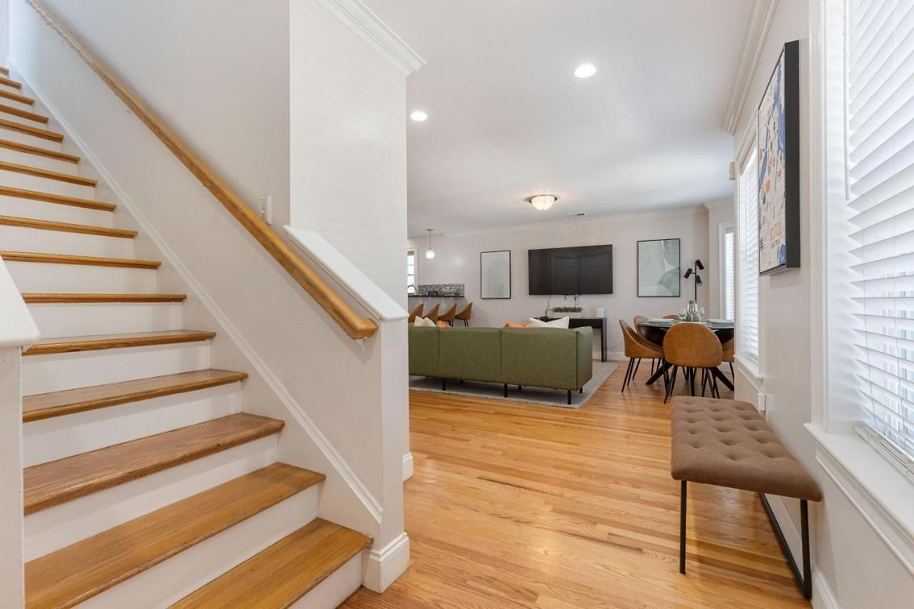 Apartment Amazing Family-friendly And Group-friendly #thebackdorch *