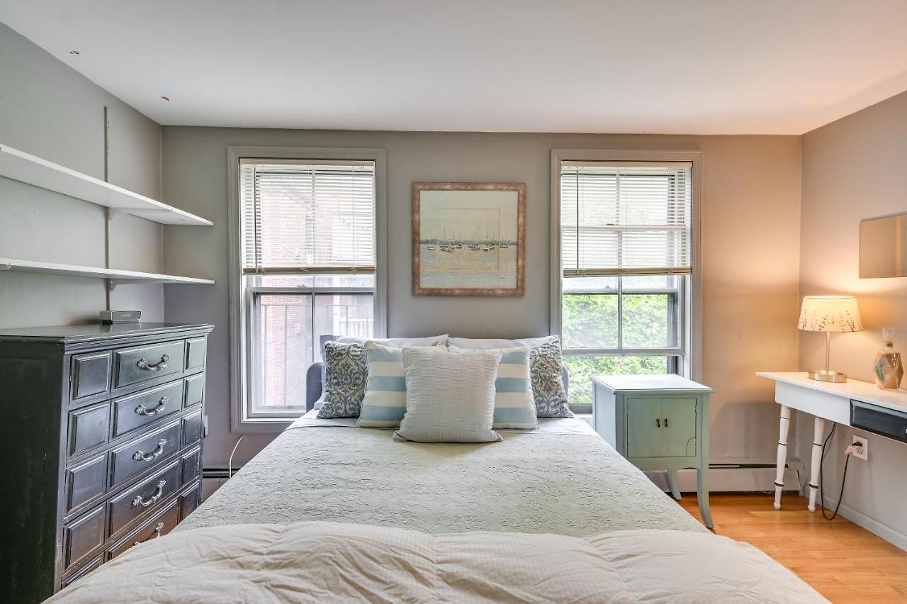 Cozy Vacation With Rooftop Deck! * Boston