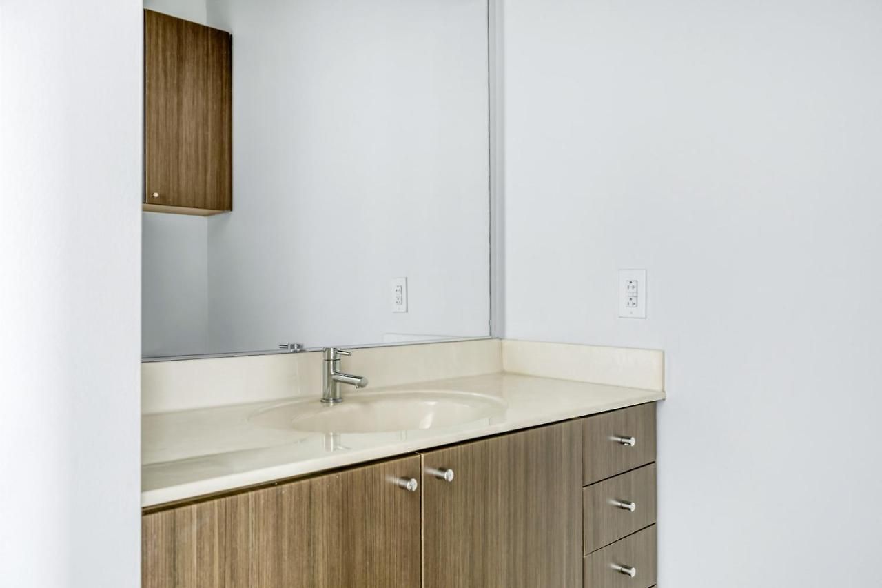 E Cambridge 2br W Gym Wd Nr Lechmere T Bos-634 Boston