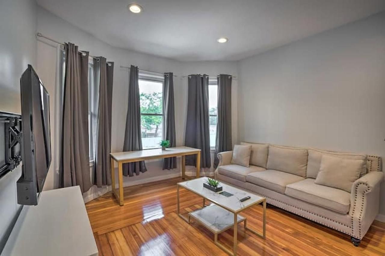 Astonishing 4br Bright *apt With Modern Amenities!