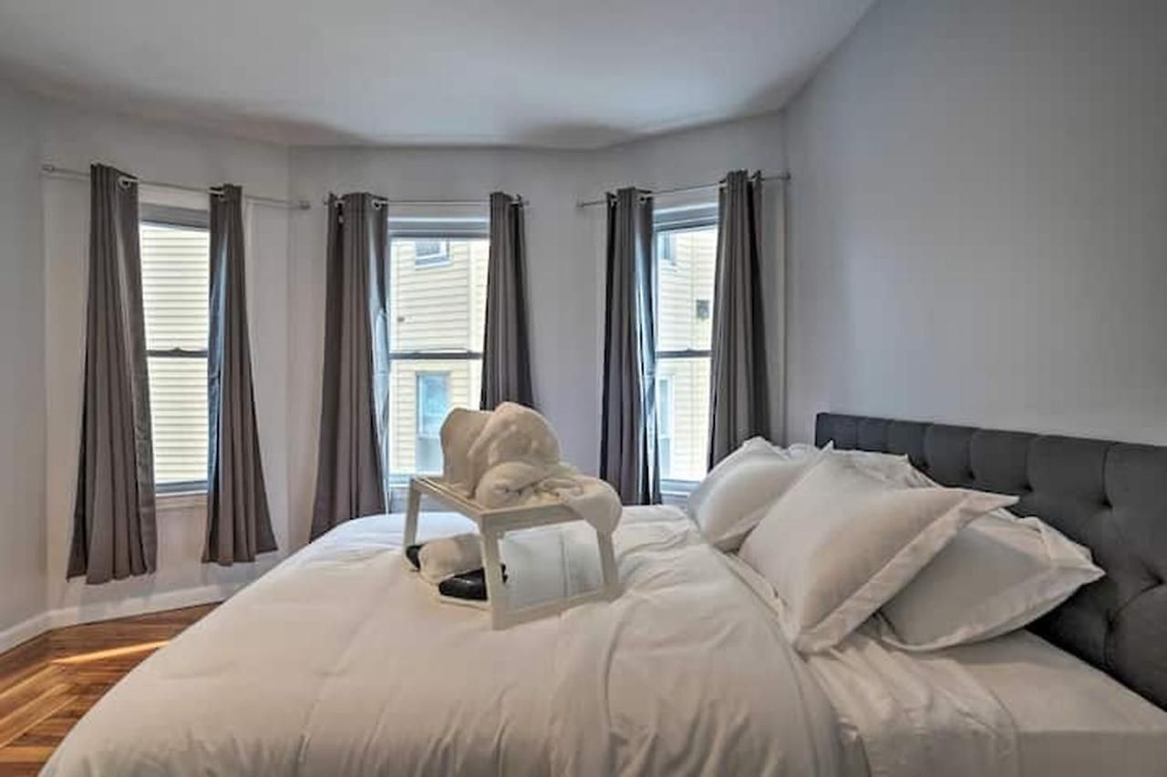 Apartment Astonishing 4br Bright *apt With Modern Amenities!
