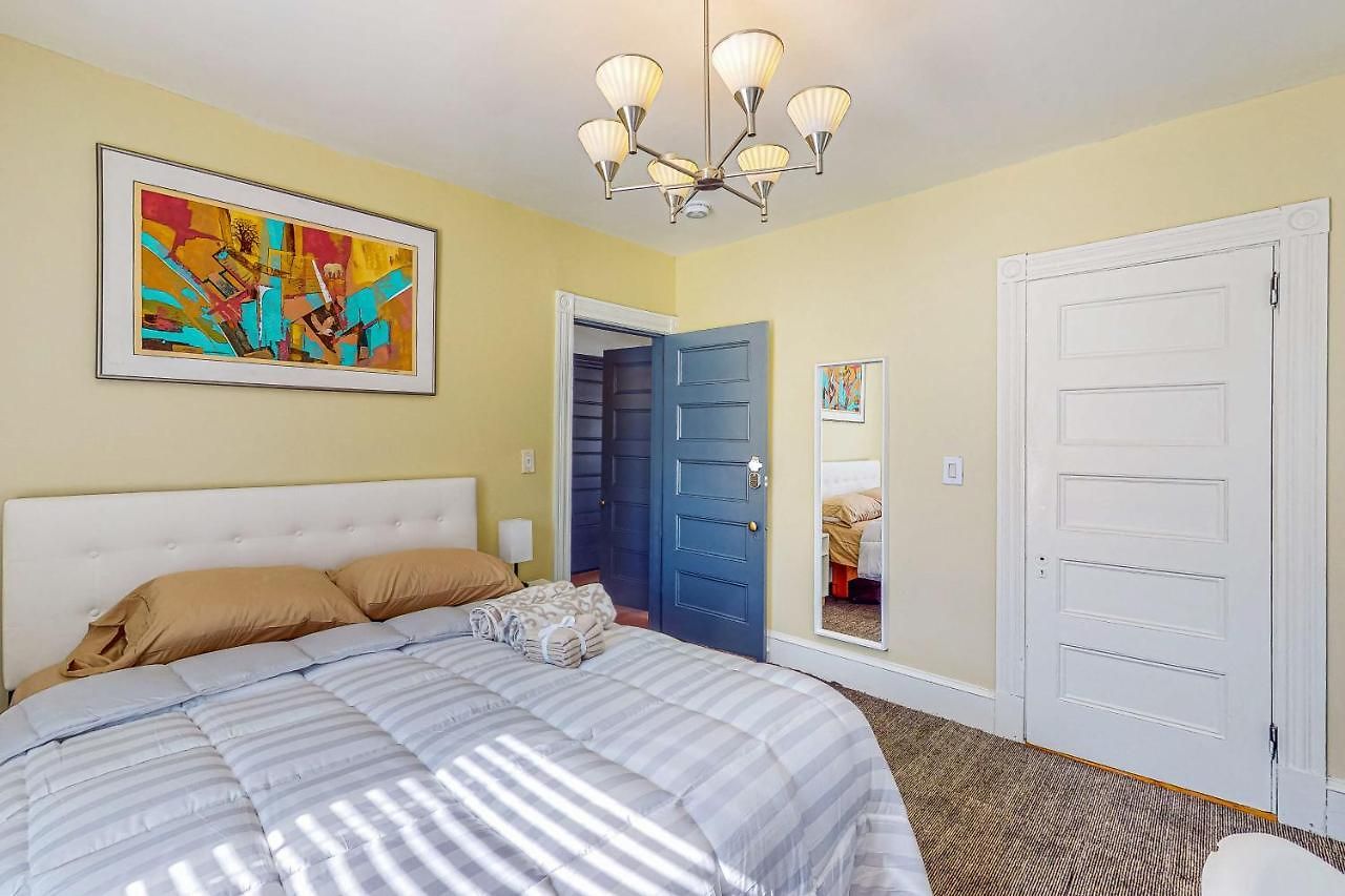 Holiday home 3Br Victorian Getaway With Loft, Near The Bay