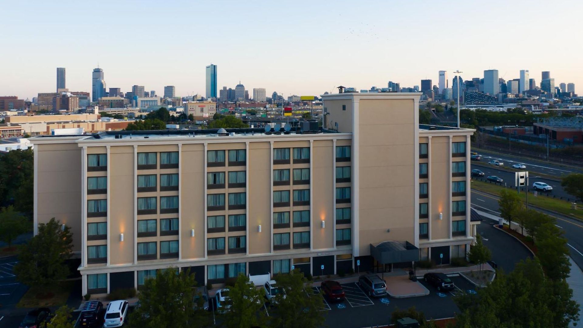 Express By Ihg Hotel Boston