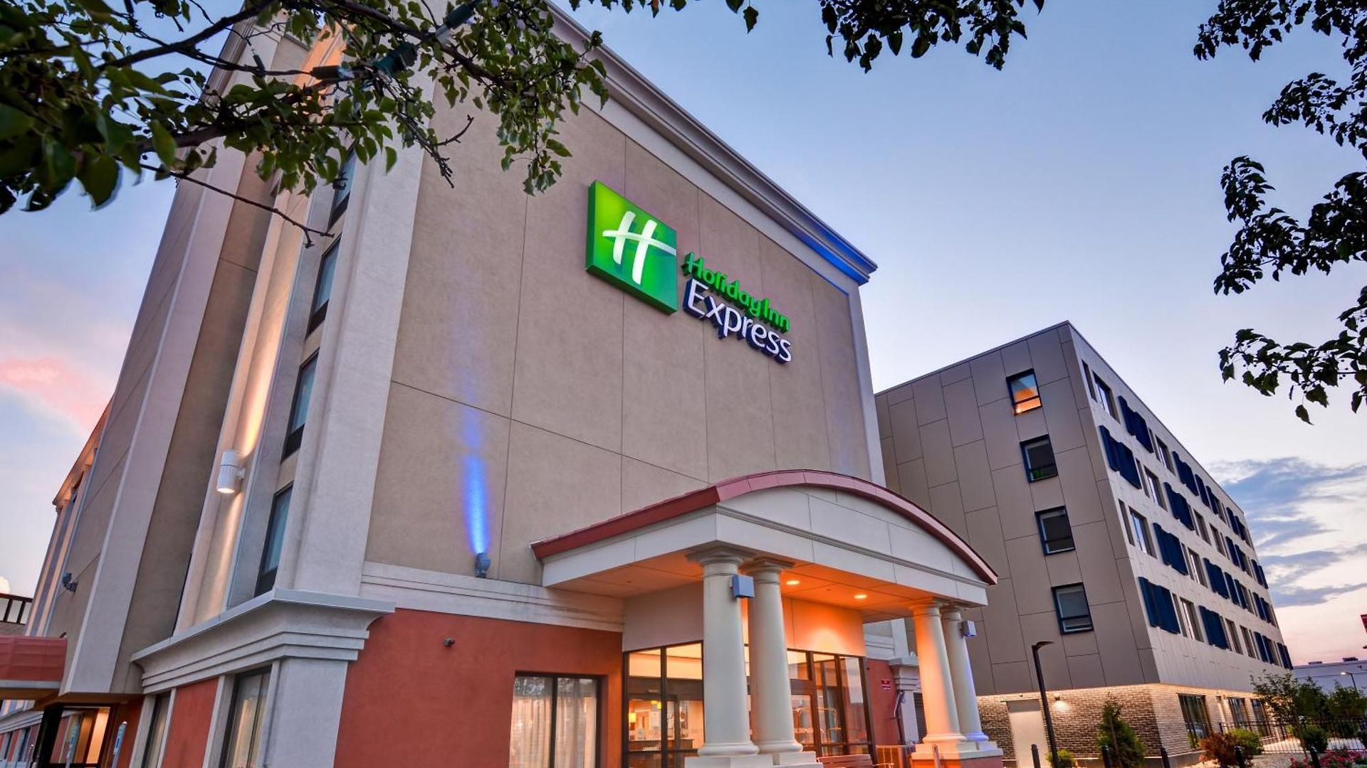 Express By Ihg Hotel