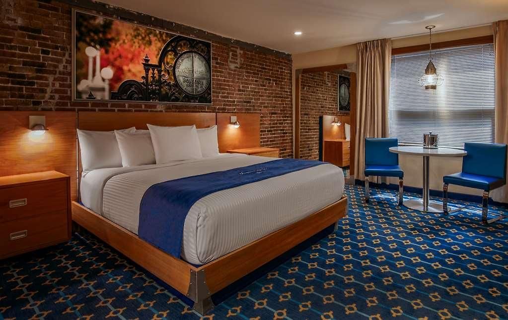 Harborside Hotel 3*