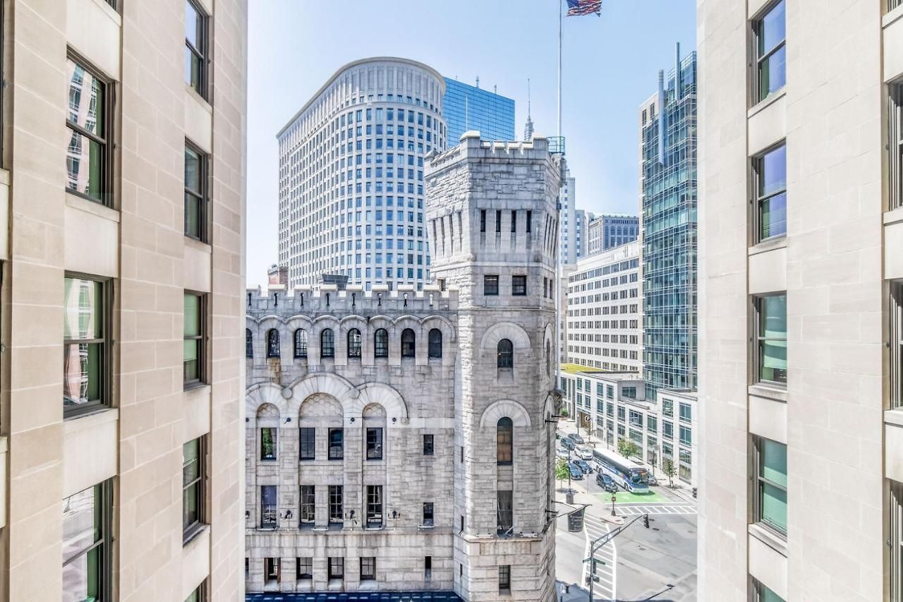 Back Bay 1br W Gym Wd Nr Dining Bos-883 *