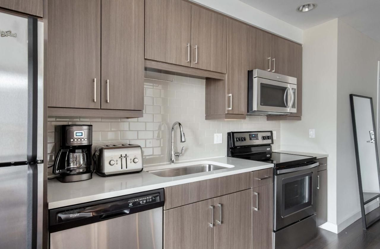 Back Bay W Gym Wd Nr Restaurants Bos-867 * Boston