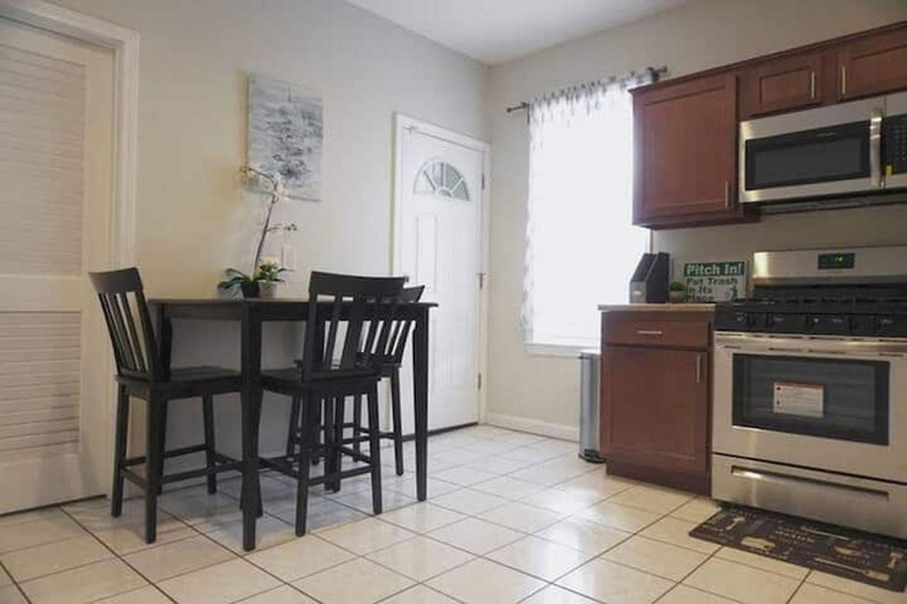 Apartment 5br Triple Decker - 15 Mins To