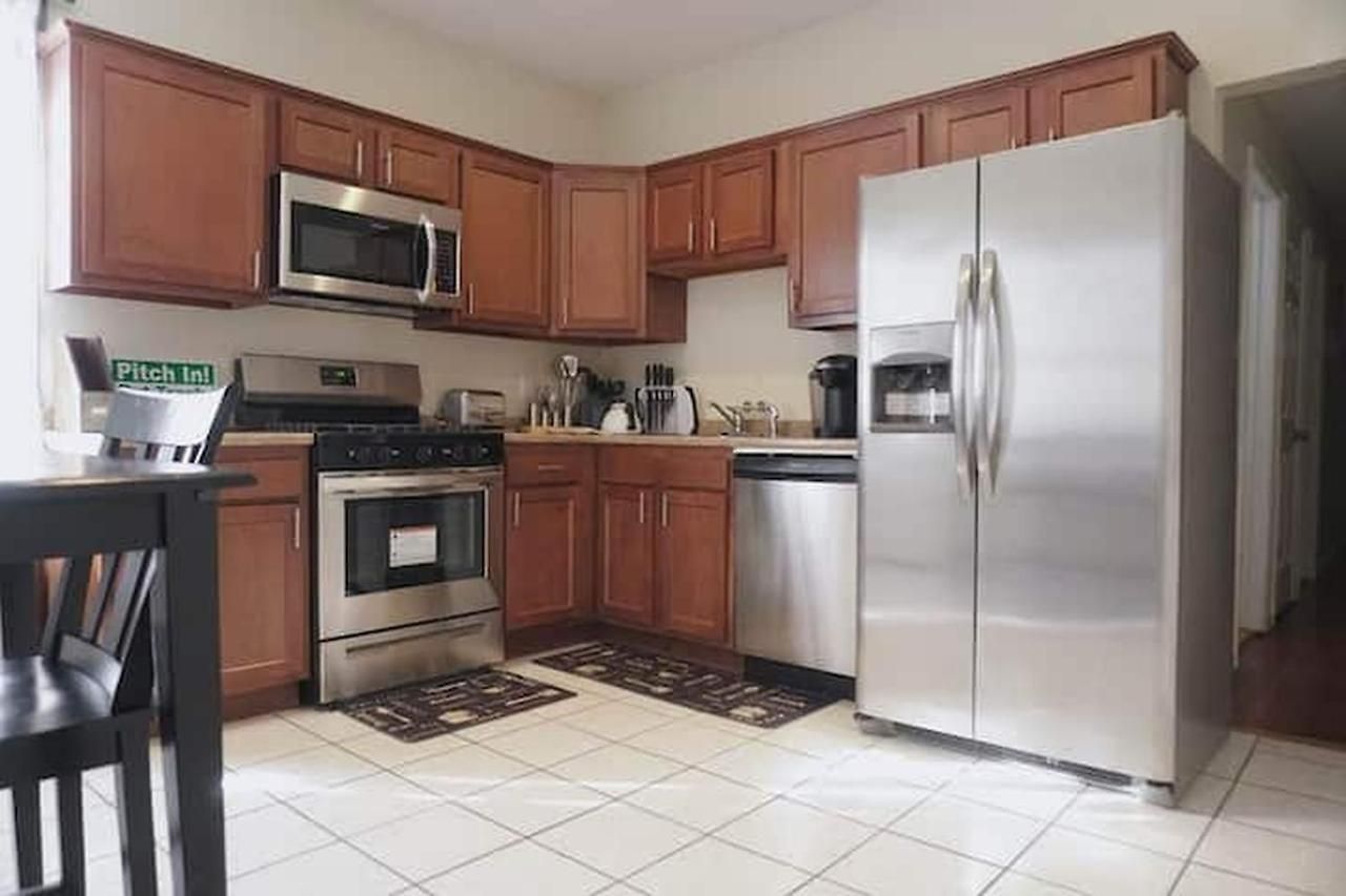 5br Triple Decker - 15 Mins To Boston