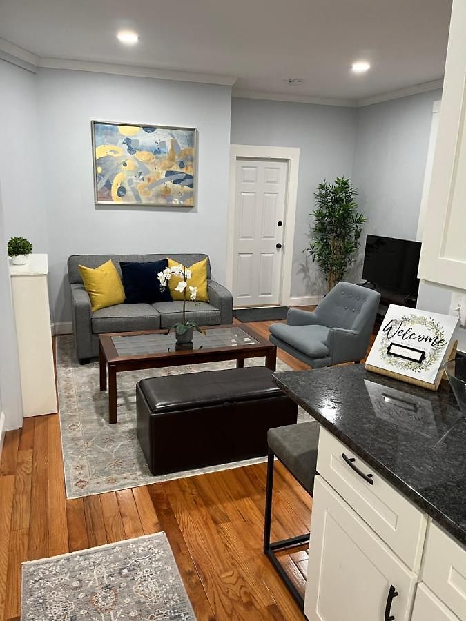 Spacious In Apartment *