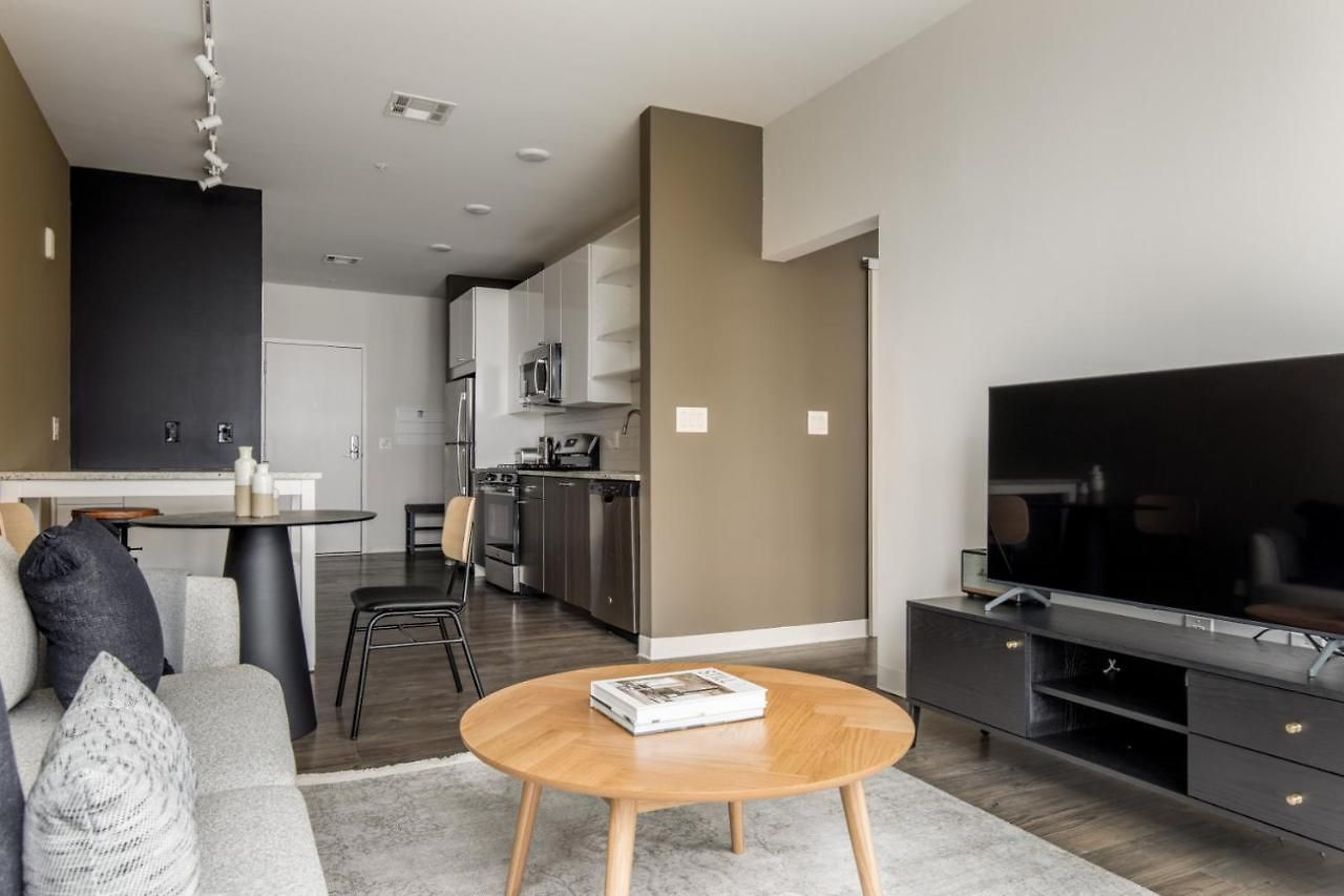 East Cambridge 1br W Gym Wd Nr Lechmere T Bos-806