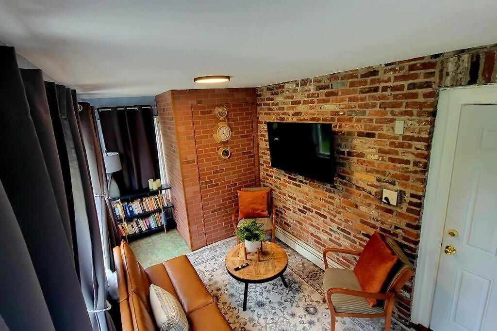 Unique & Peaceful Home, Ideal For 2026 World Cup Visitor, Free Parking Apartment