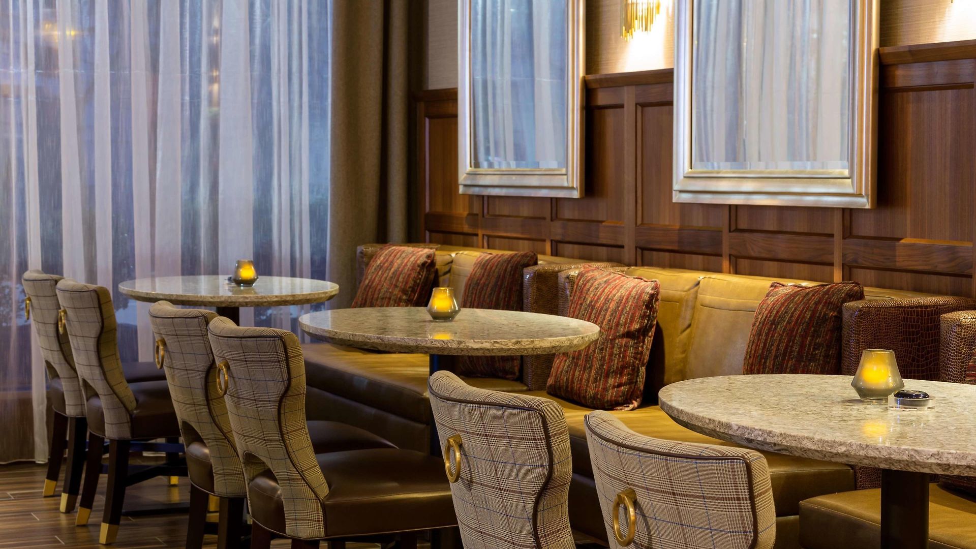Hilton Park Plaza 4*