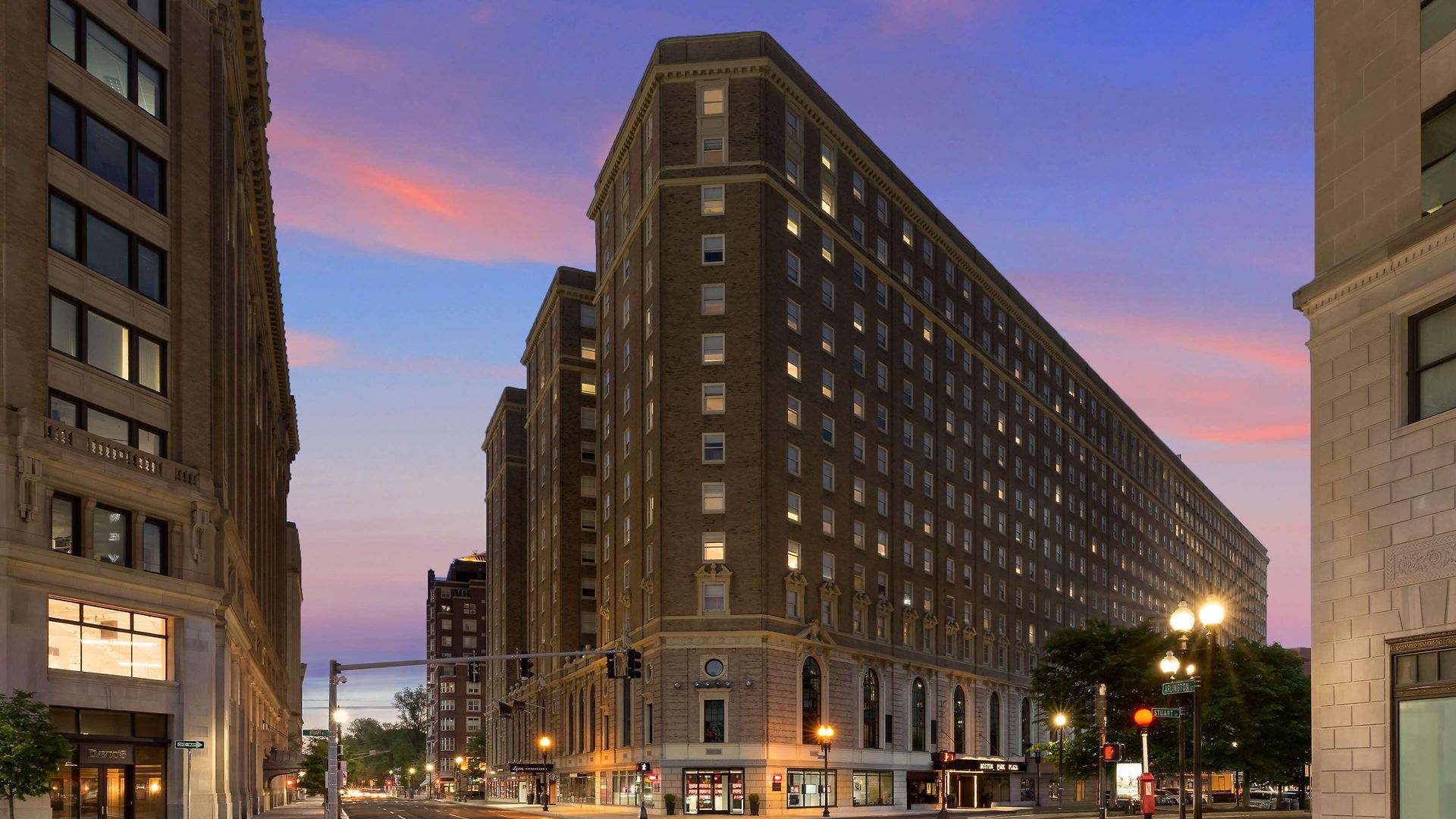 Hilton Park Plaza