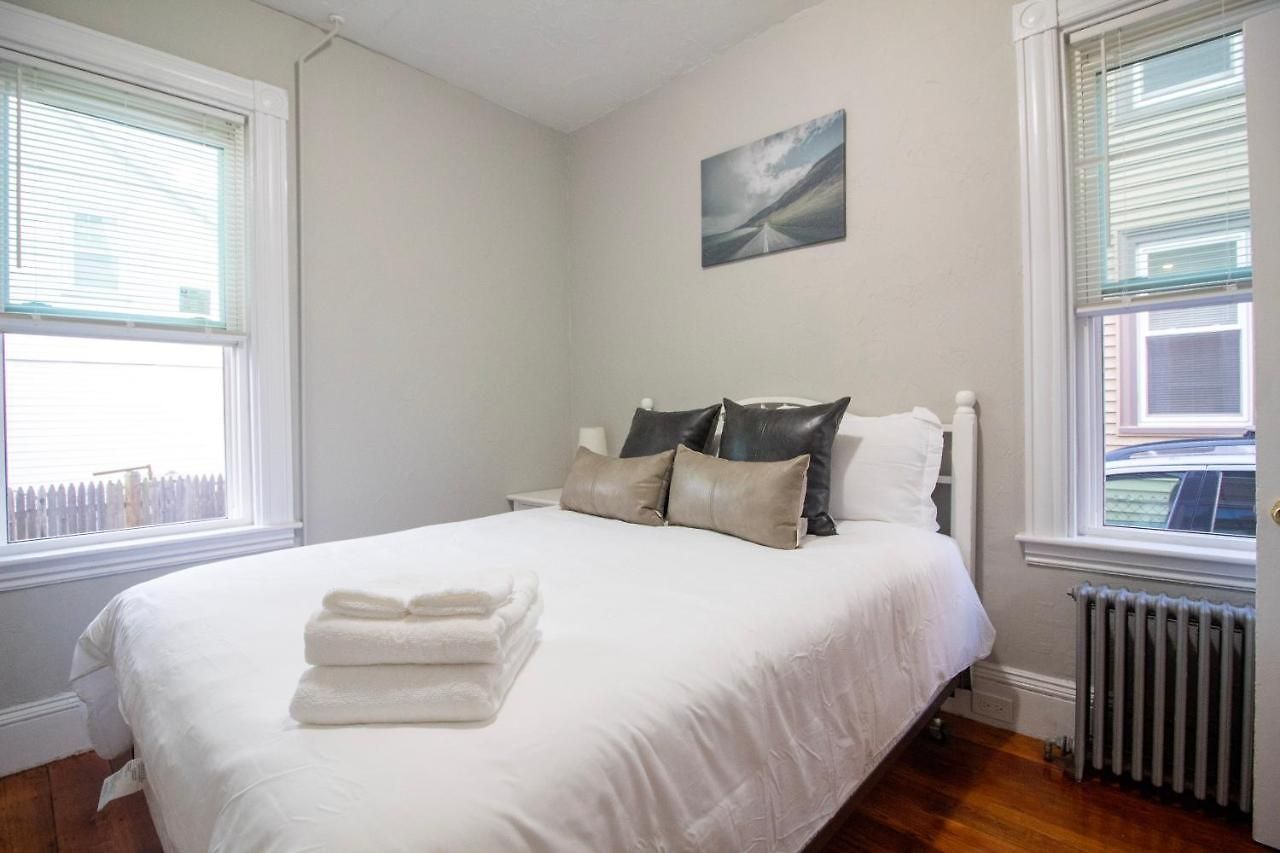 2 Bedroom Close To And Cambridge With Free Parkings Apartment *
