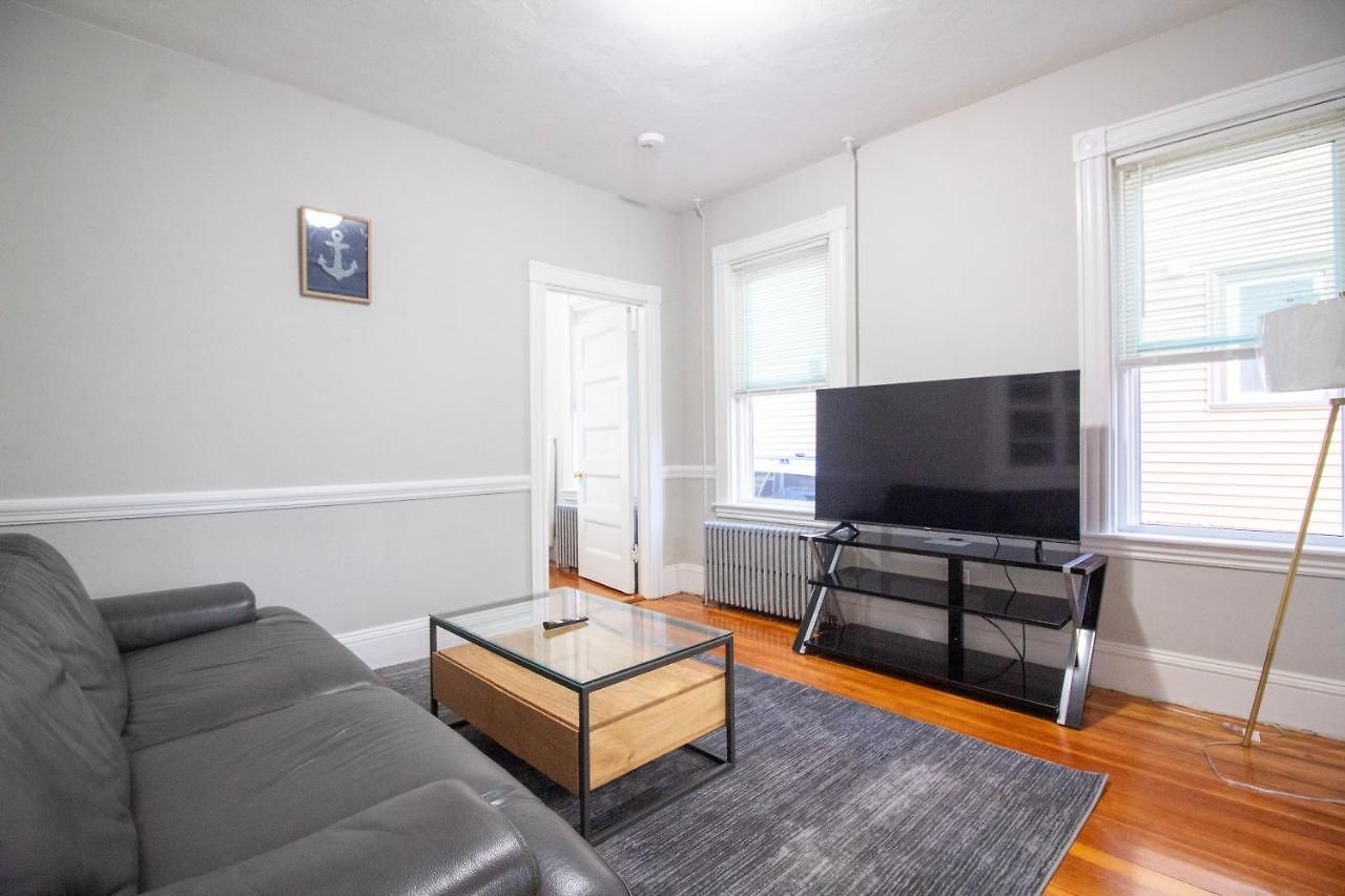 2 Bedroom Close To And Cambridge With Free Parkings Apartment