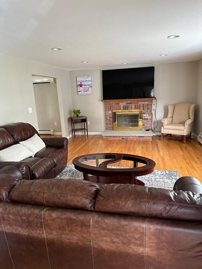 In Single Family House - Suburban Neighborhood In Boston