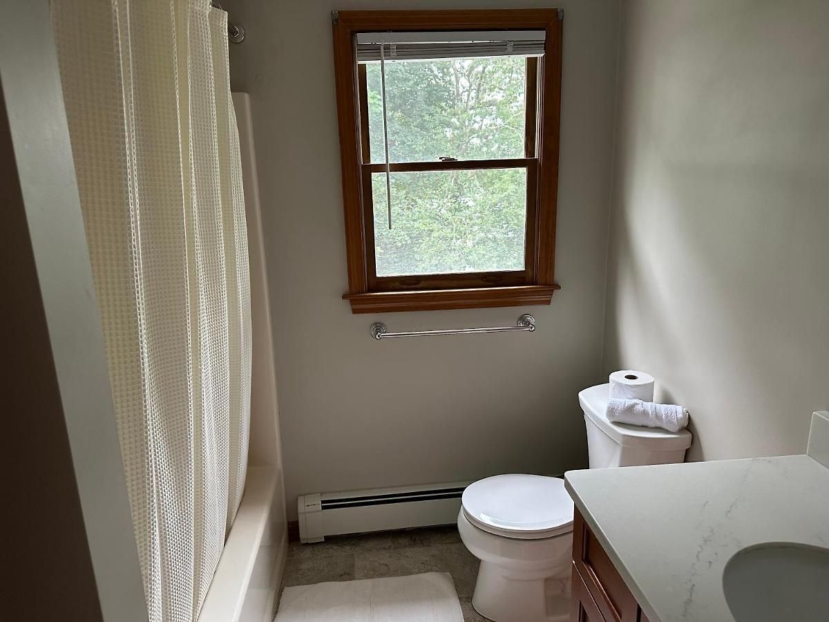 Homestay In Single Family House - Suburban Neighborhood In Boston