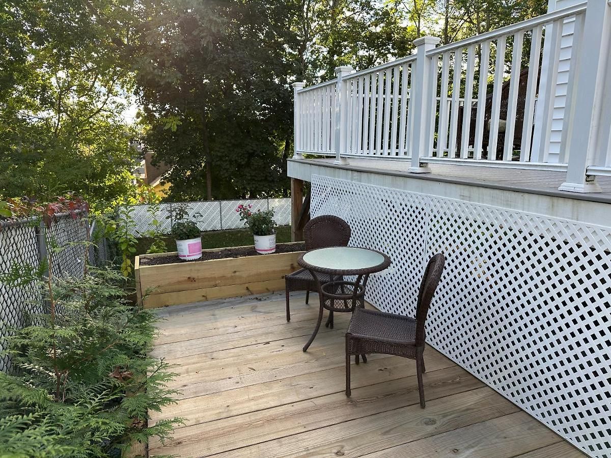 Homestay In Single Family House - Suburban Neighborhood In Boston