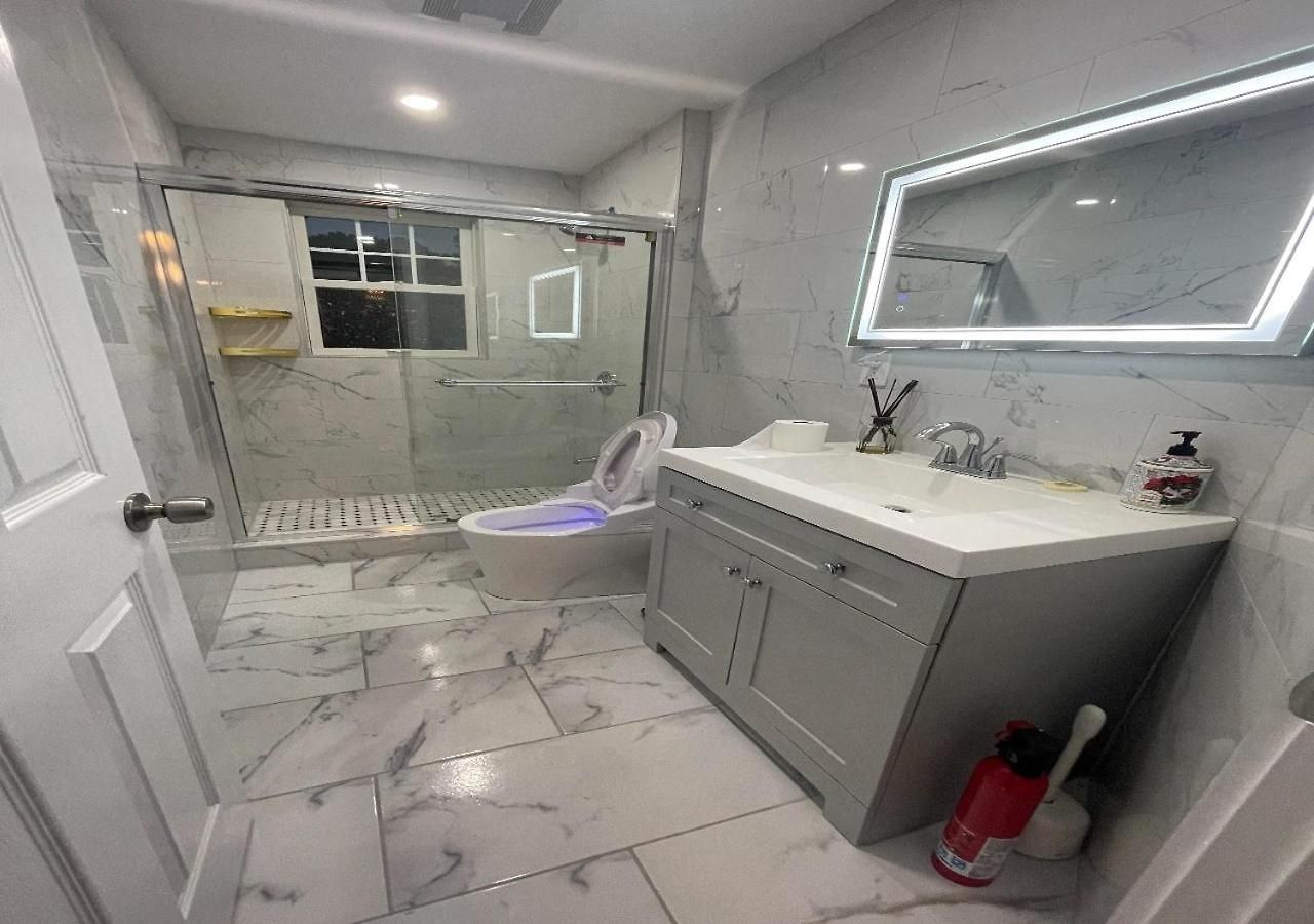 Beautiful Victorian House, Great Views, Free Parking * Boston