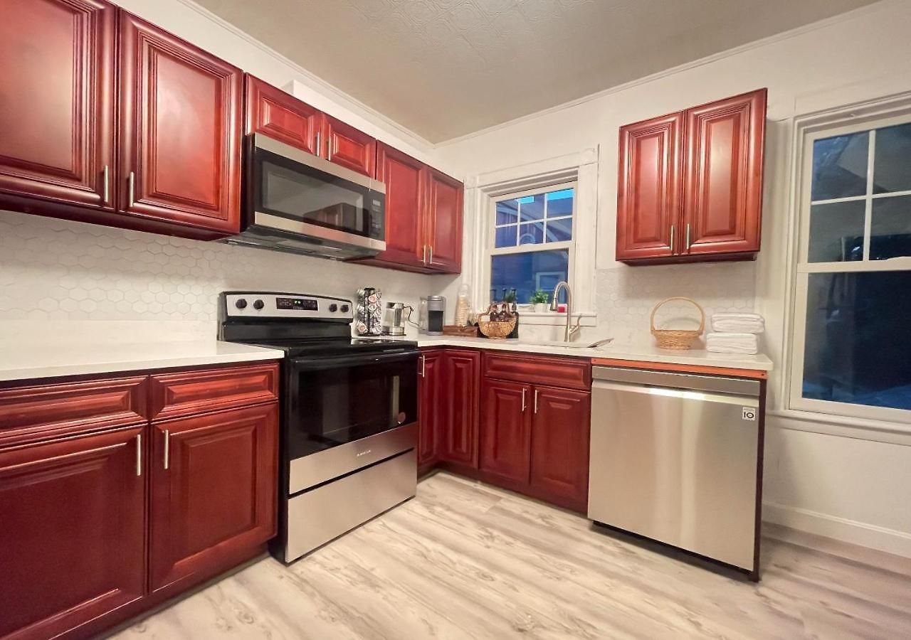 Beautiful Victorian House, Great Views, Free Parking * Boston