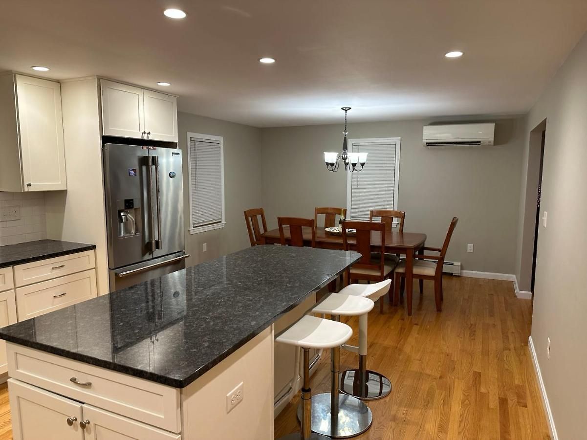 Homestay In Single Family House - Suburban Neighborhood In Boston