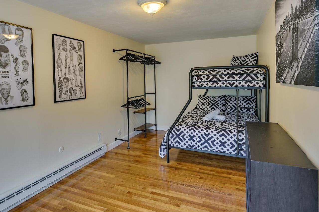 Duplex W/ Foosball Table: 11 Mi To Downtown Boston