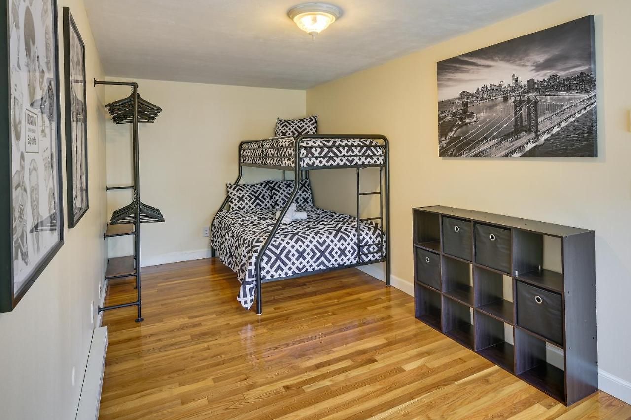 Duplex W/ Foosball Table: 11 Mi To Downtown Apartment Boston