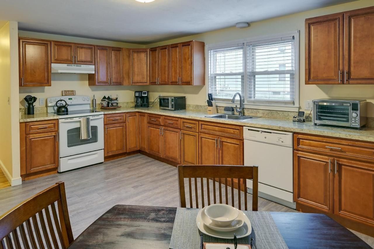 Apartment Duplex W/ Foosball Table: 11 Mi To Downtown