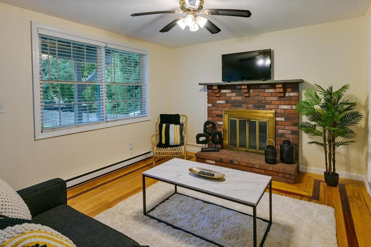 Duplex W/ Foosball Table: 11 Mi To Downtown *