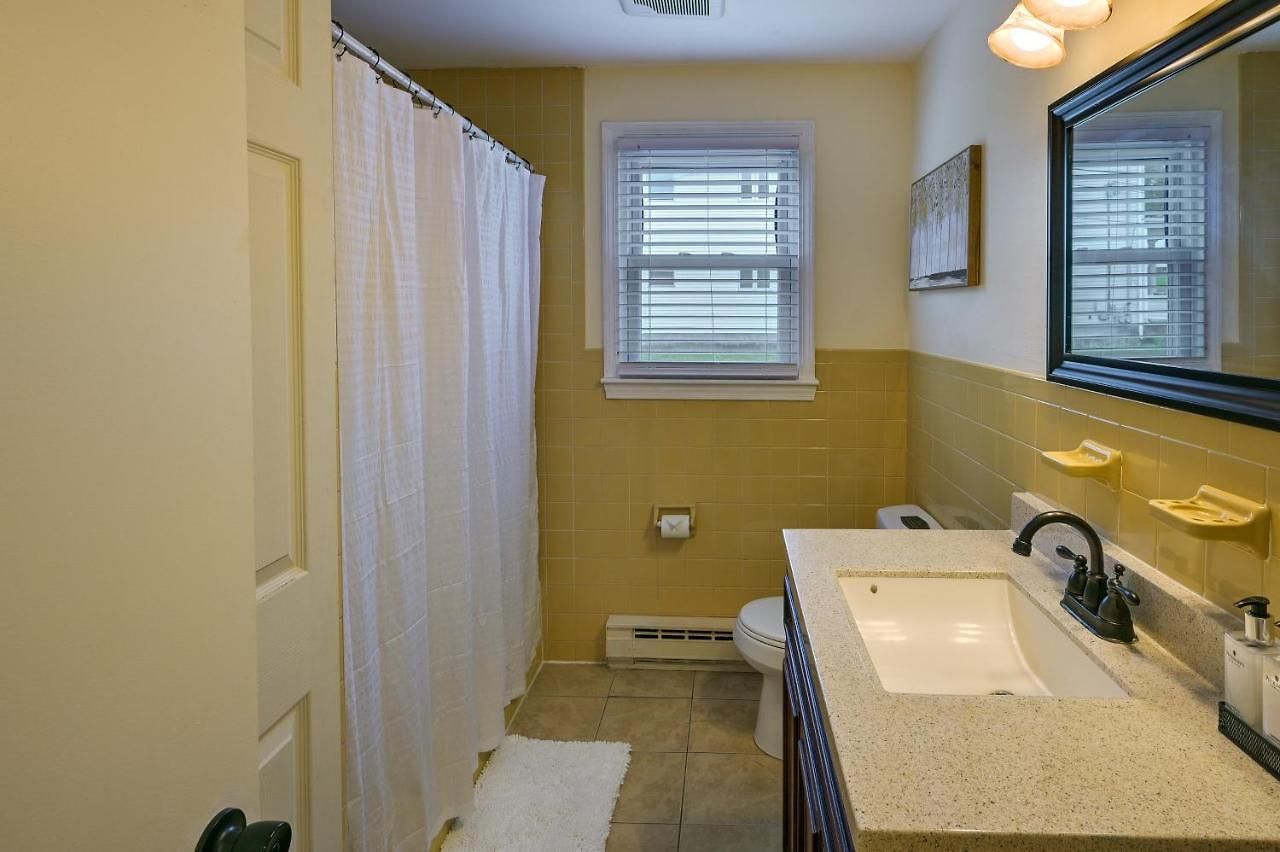 Duplex W/ Foosball Table: 11 Mi To Downtown Boston