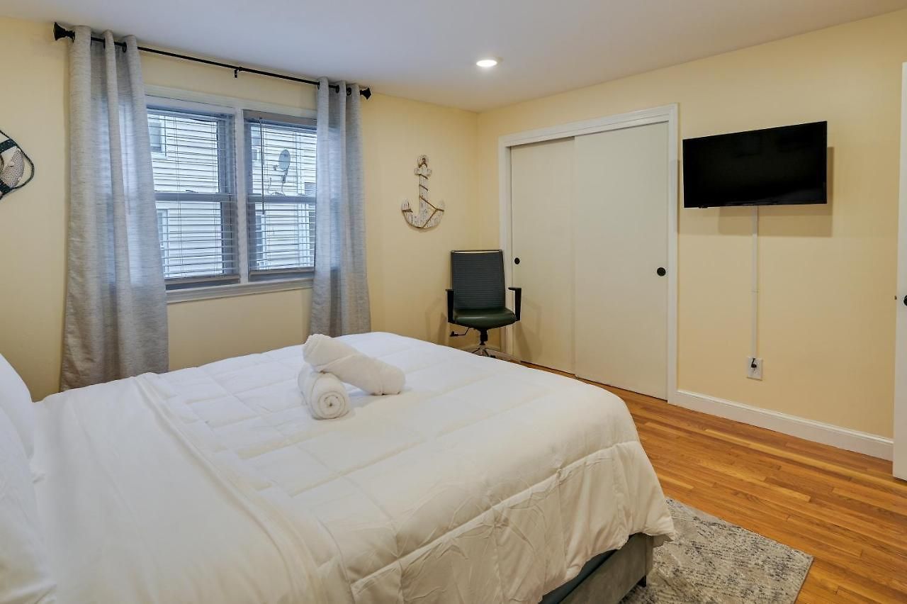 Duplex W/ Foosball Table: 11 Mi To Downtown