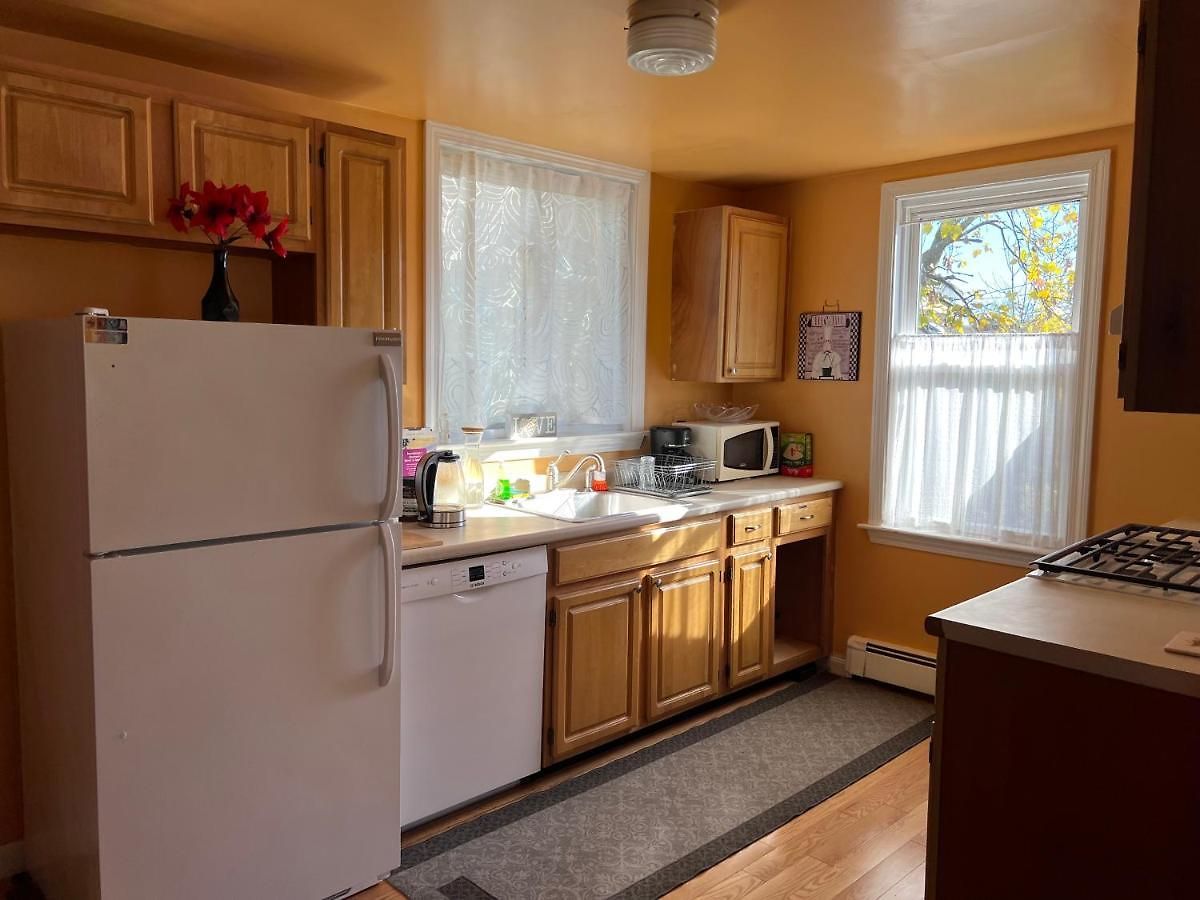 Apartment Beautiful 2-bedroom, 2-bath Townhouse *