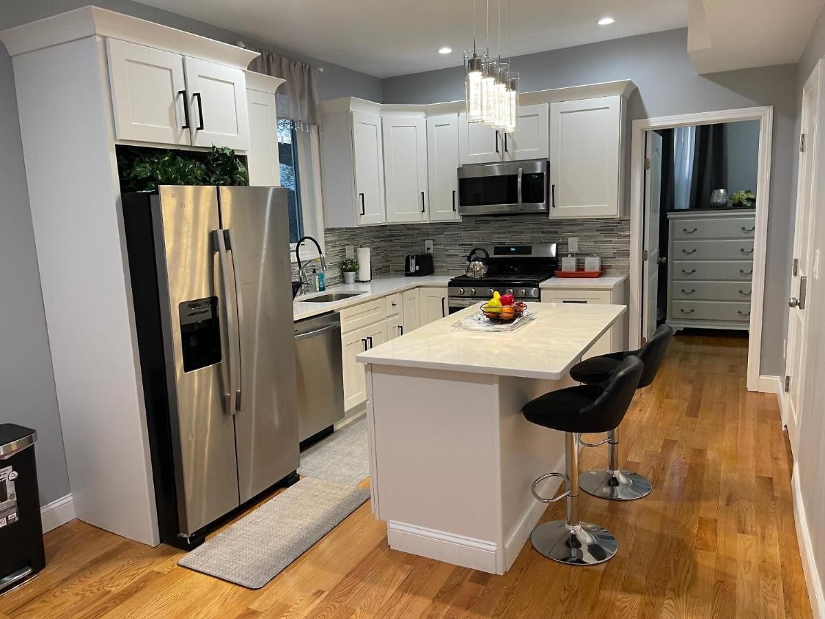 Luxury 3 Bedroom Private Apartment *