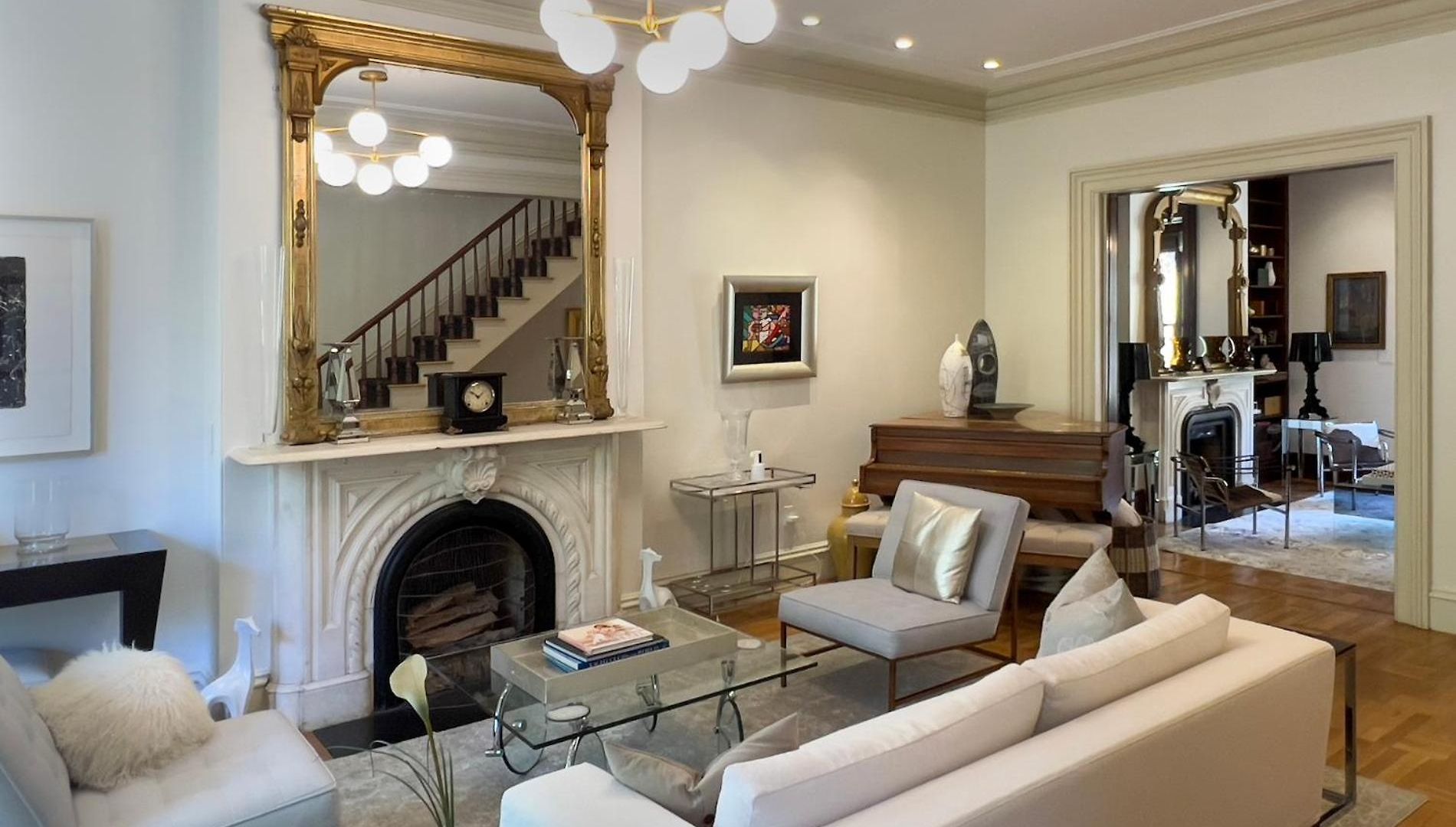 Clarendon Square 4*
