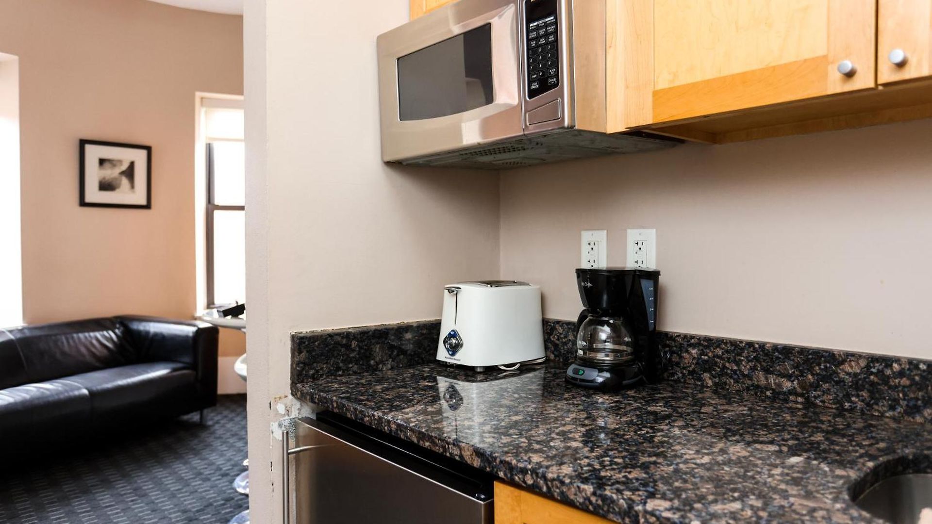 Stylish Downtown In The Southend, C.ave #24