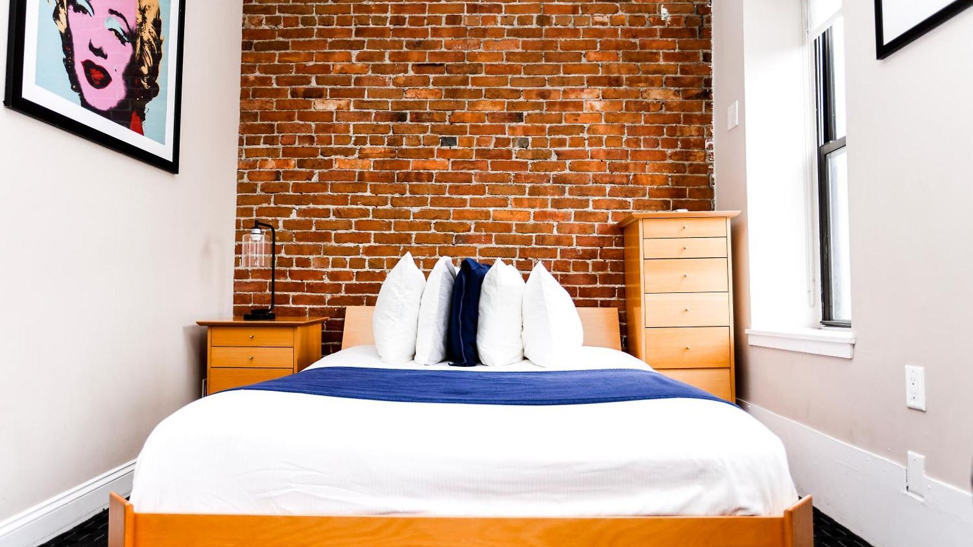 Stylish Downtown In The Southend, C.ave #24 3*