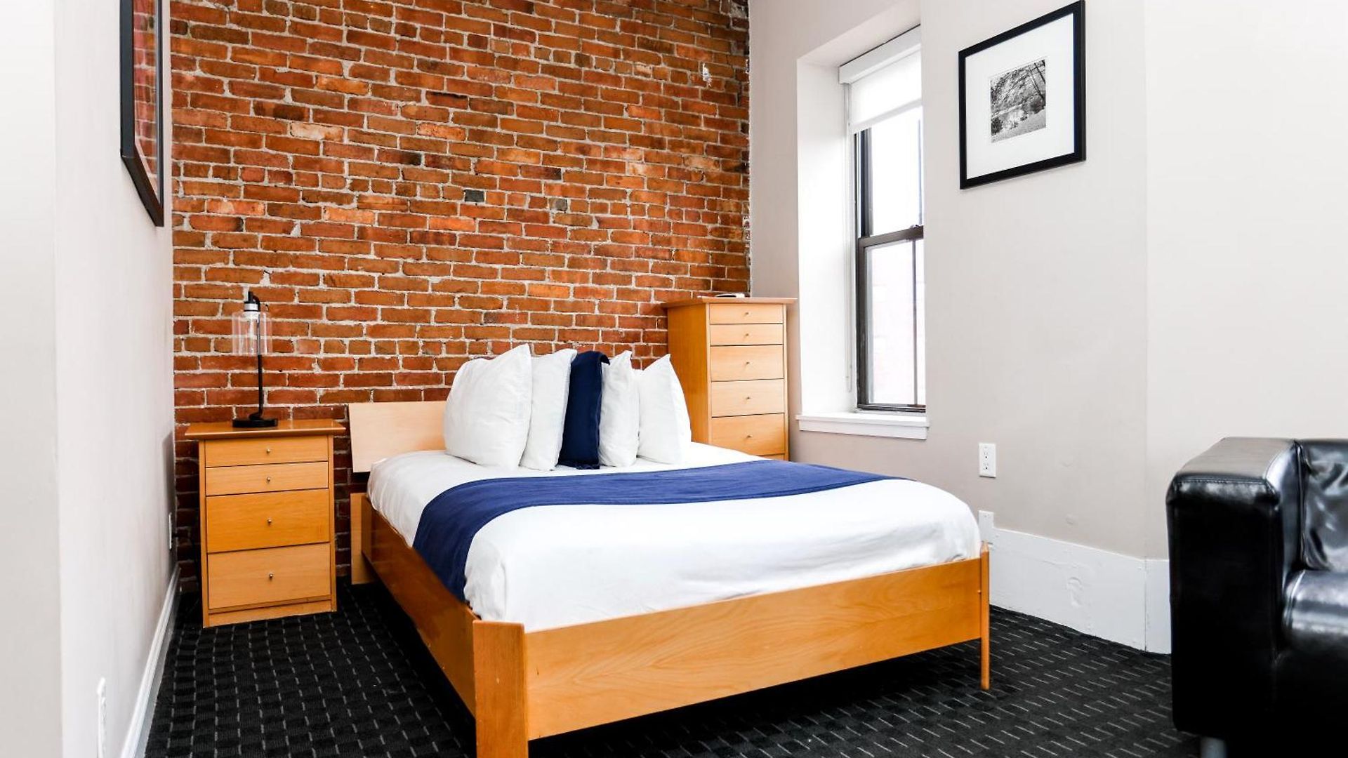 Stylish Downtown In The Southend, C.ave #24