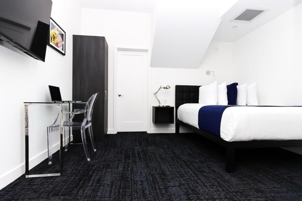 Stylish In Historic - Unit #405 Apartment