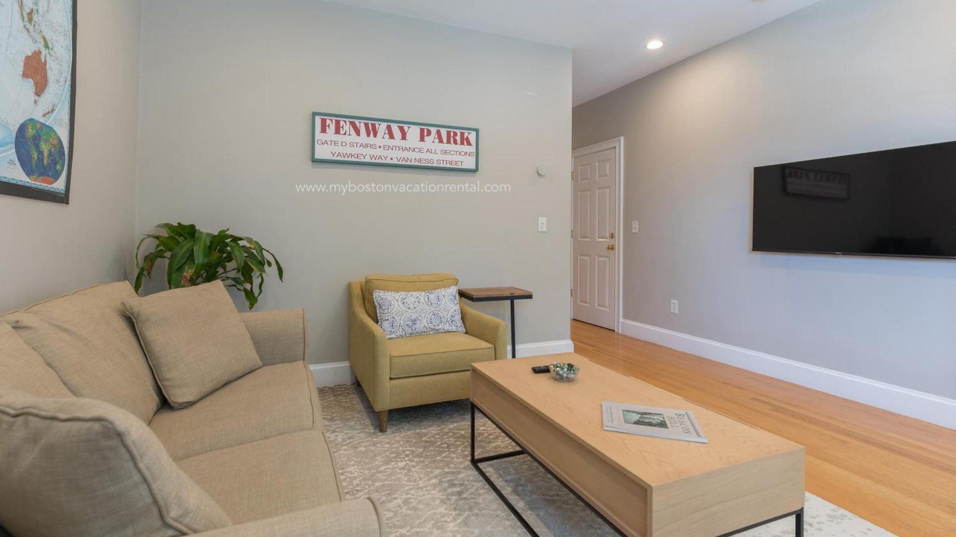 Sunny Convenient W/ Private Patio! Easy Walk To Everything! Boston