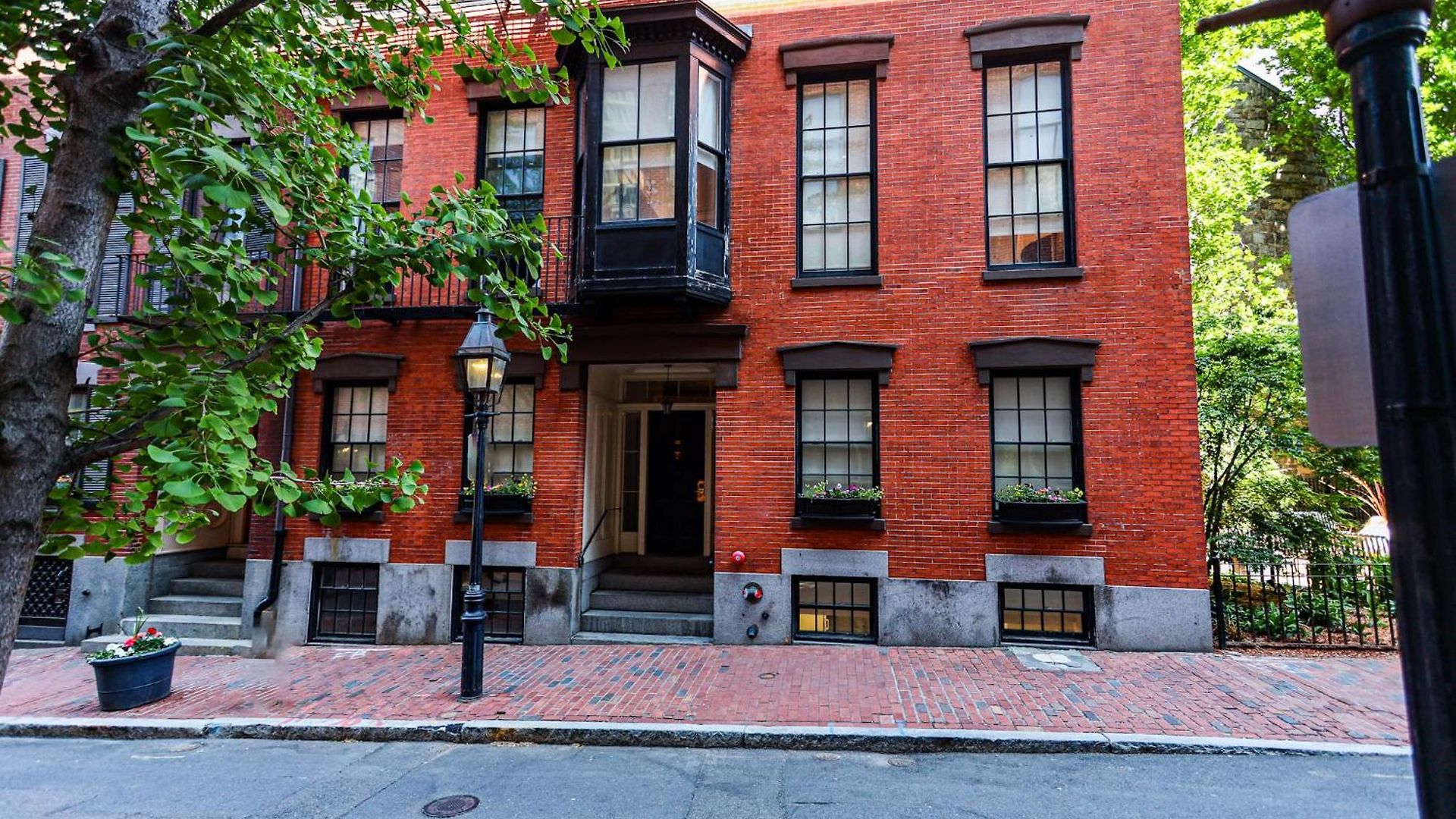 Charming & Stylish On Beacon Hill #9