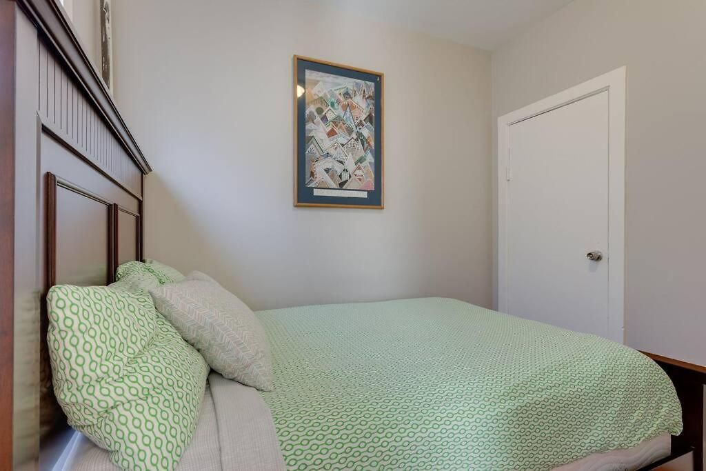New! Near Mbta, 3 Mi To Fenway! Apartment Boston