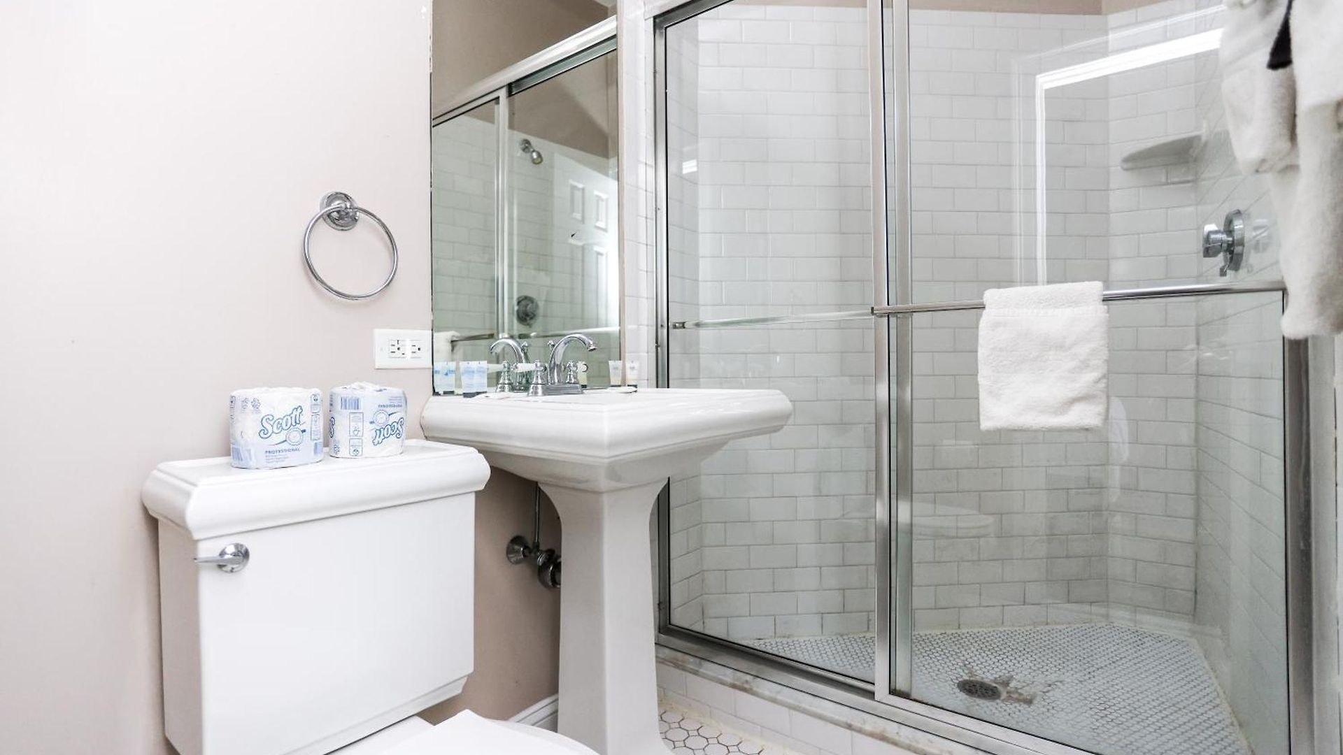 Heart Of South End, Convenient, Comfy #22 3*