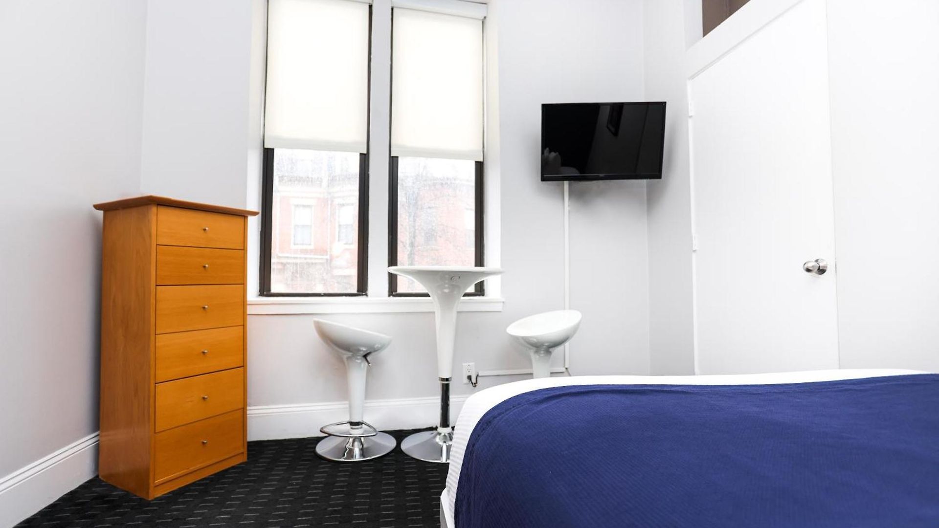 Stylish Downtown In The Southend, C.ave #24