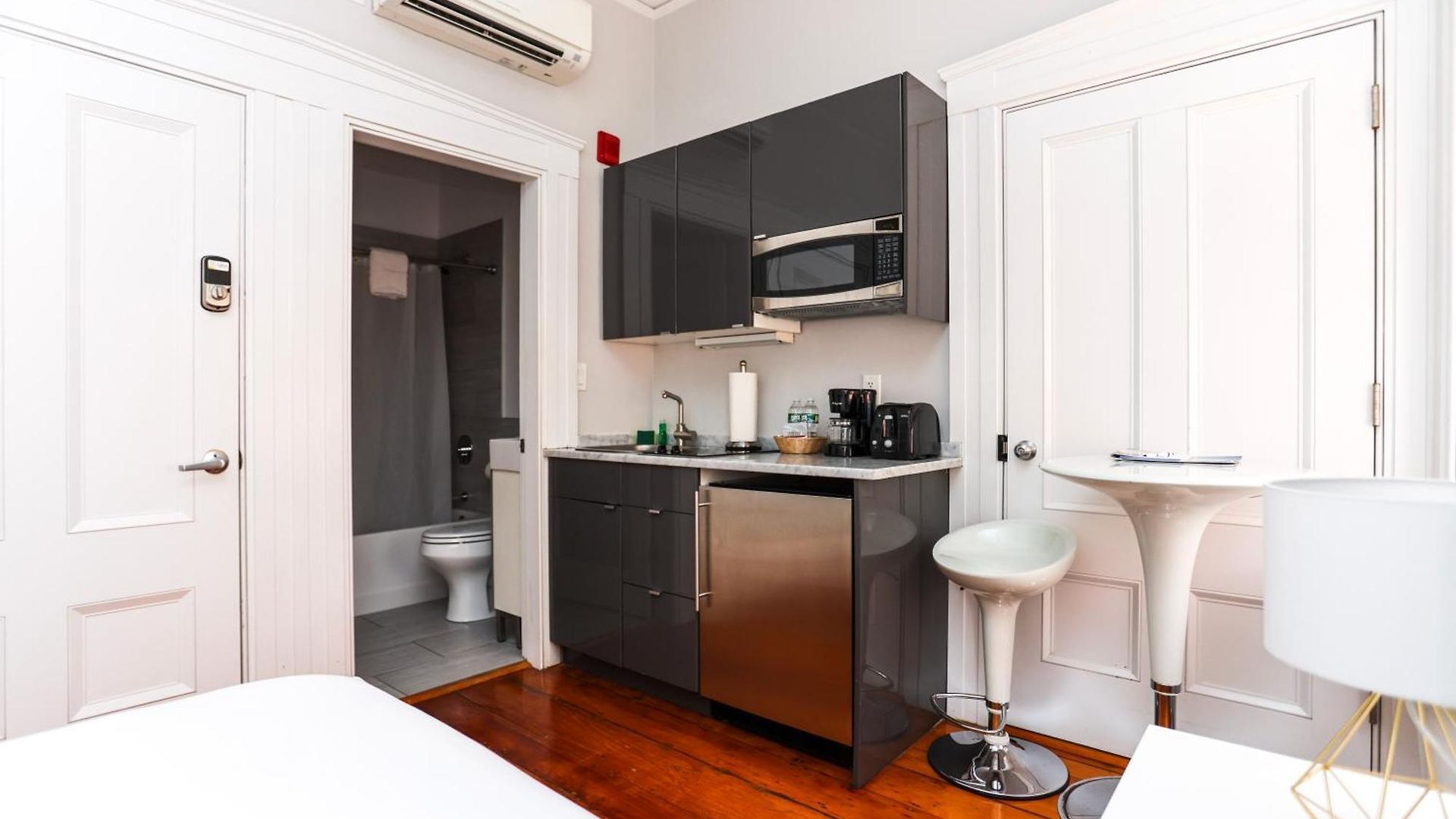Charming & Stylish On Beacon Hill #12 3*