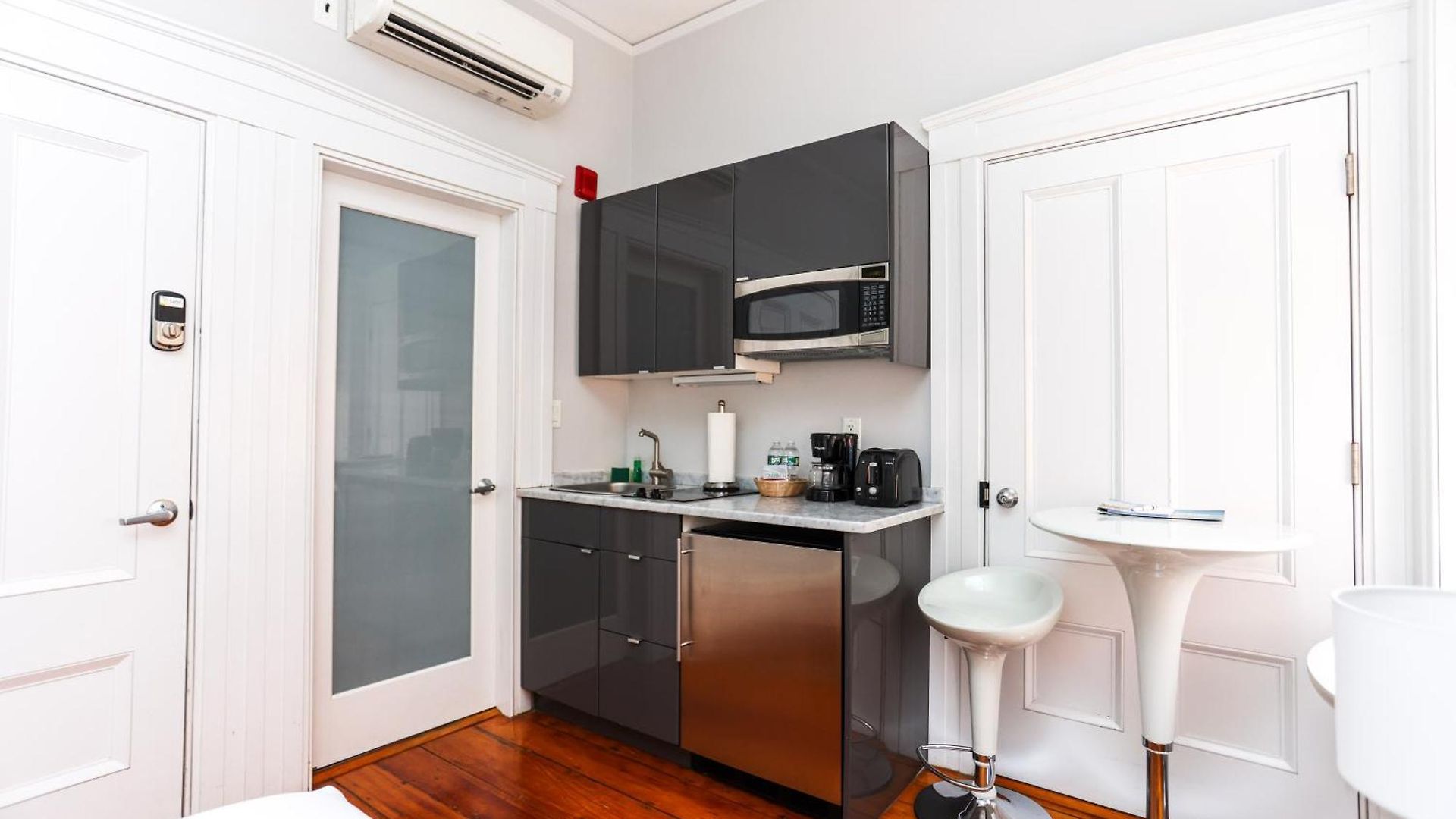 Charming & Stylish On Beacon Hill #12 3*