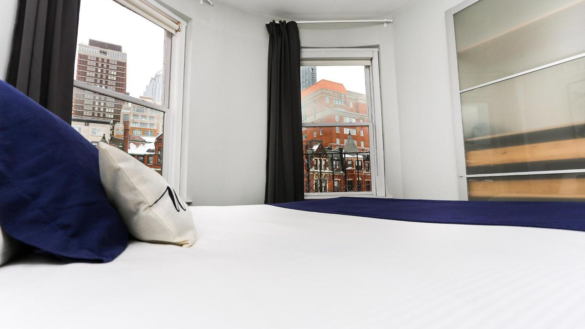 Charming On Boston's Iconic Newbury St. #8 *