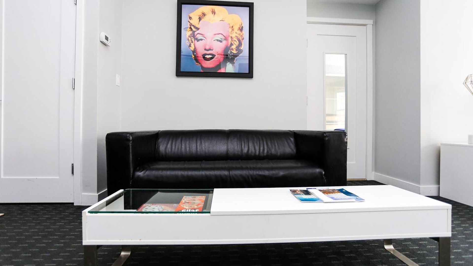 Apartment Charming On Boston's Iconic Newbury St. #8 *
