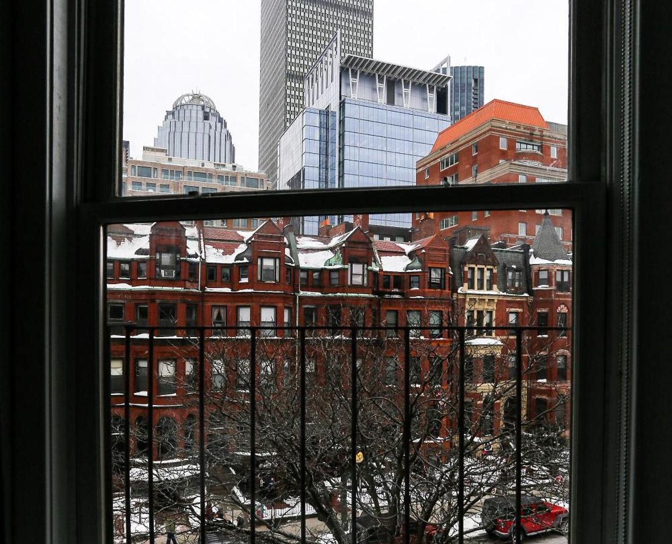 Charming On Boston's Iconic Newbury St. #8 *