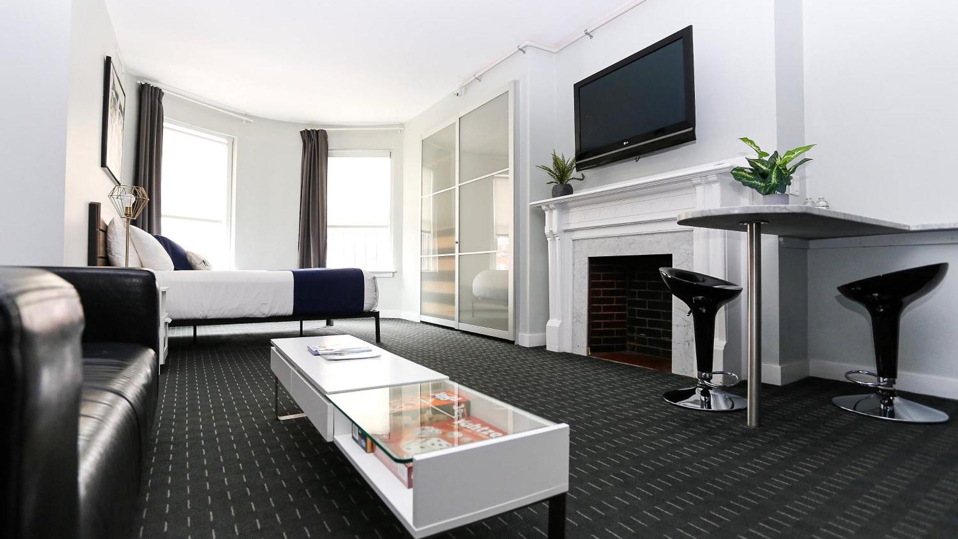 Charming On Boston's Iconic Newbury St. #8 Apartment Boston